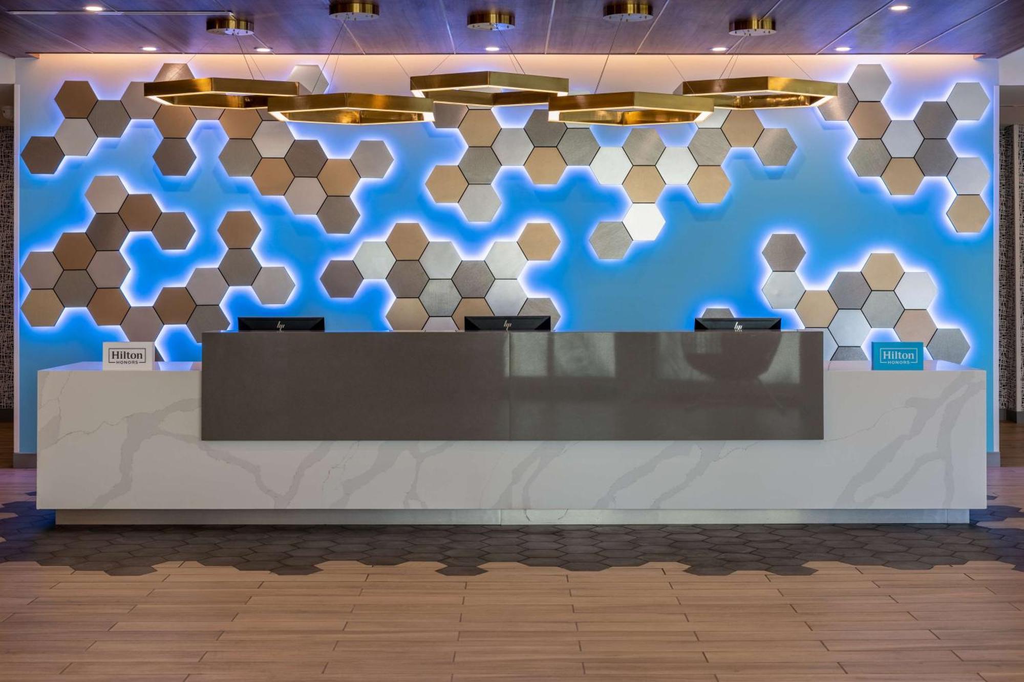 Tru By Hilton Pensacola Airport Medical Center Hotel Exterior photo